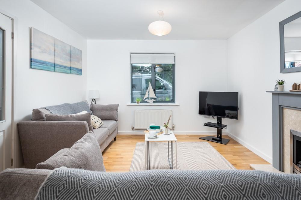 You will find a variety of cosy pubs, fine dining restaurants and cute cafes in quaint Charlestown.