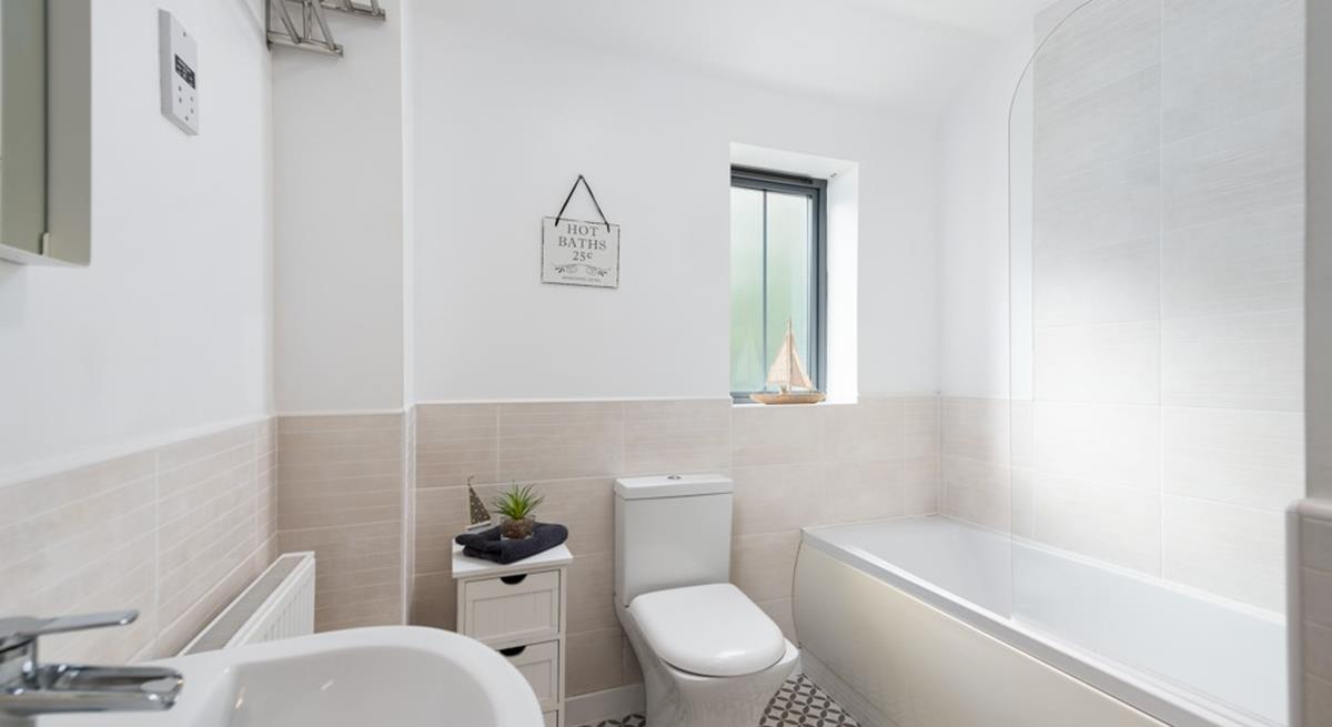 After spending winter days walking along the rugged coastline come back and pour yourself a glass of wine and run yourself a hot bath to unwind.