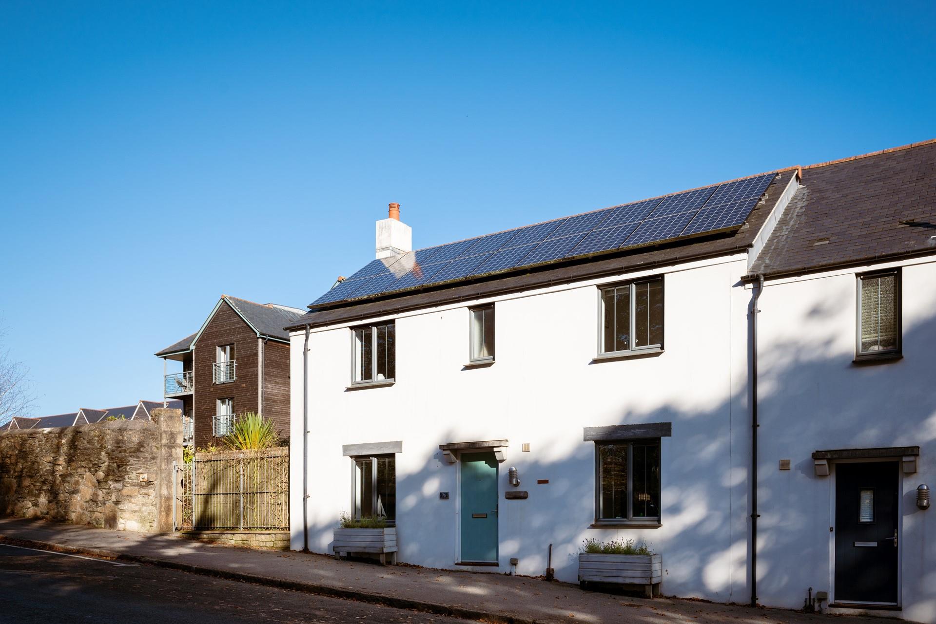 Located ideally close to the harbour town of Charlestown, this property also provides parking so you can explore all corners of the county.