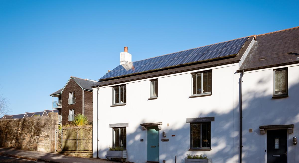 Located ideally close to the harbour town of Charlestown, this property also provides parking so you can explore all corners of the county.