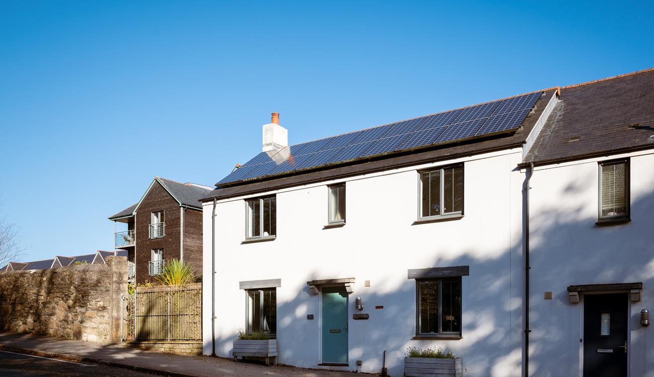 Located ideally close to the harbour town of Charlestown, this property also provides parking so you can explore all corners of the county.