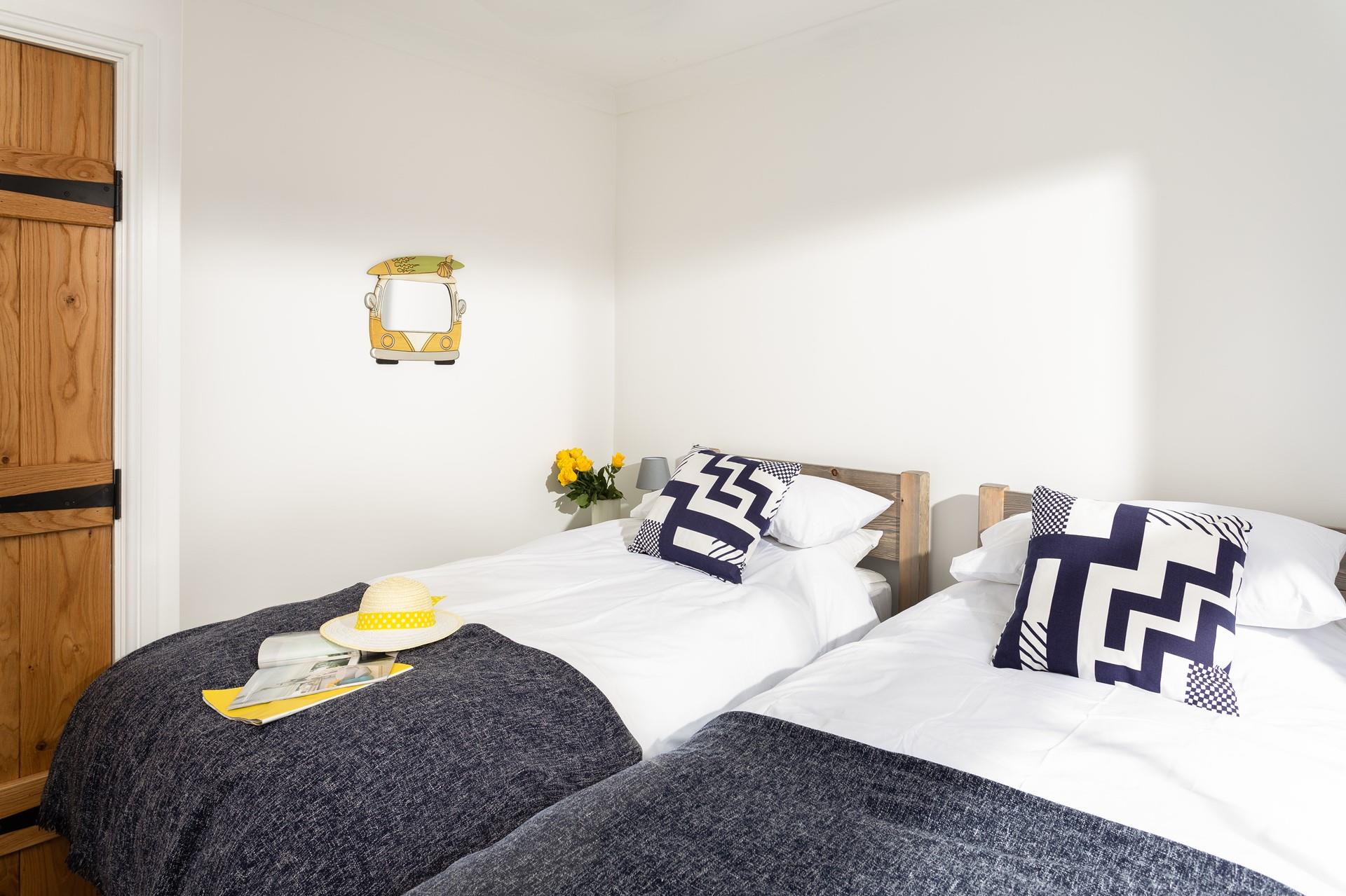 The cheerful twin room has single beds.