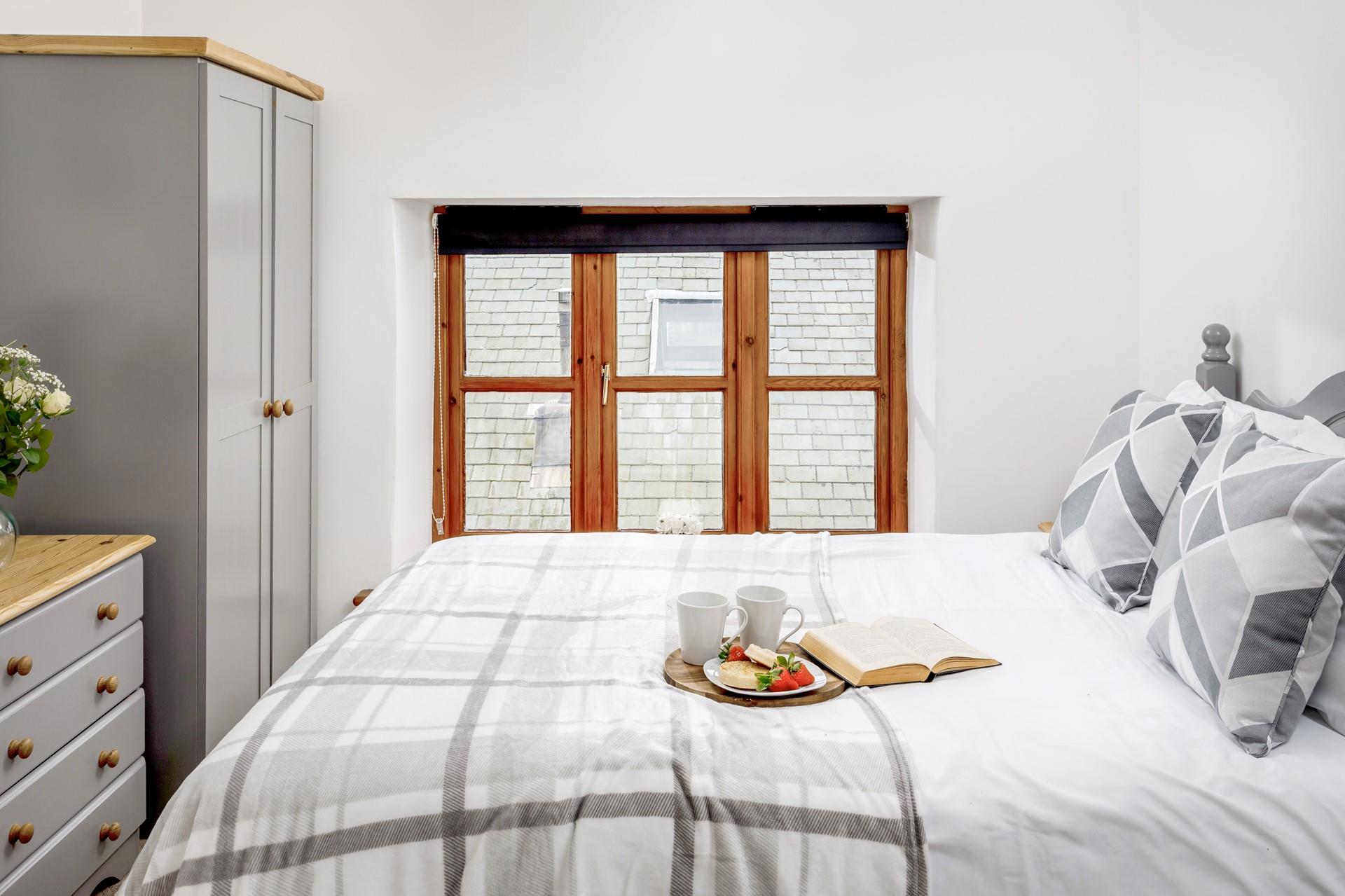 Sink into the soft sheets and drift off for a dreamy night's slumber.