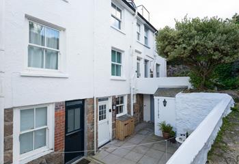 Though quietly located the property is still within easy reach of all St Ives has to offer!