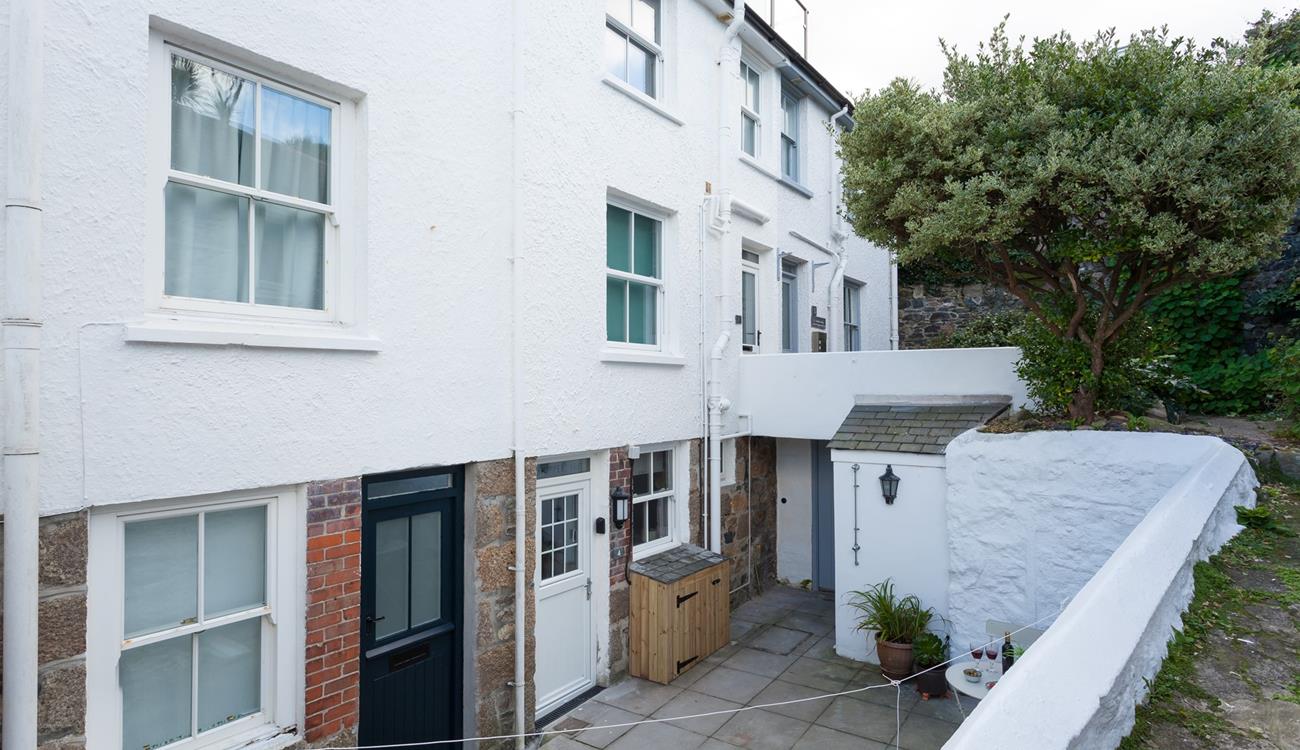 Though quietly located the property is still within easy reach of all St Ives has to offer!