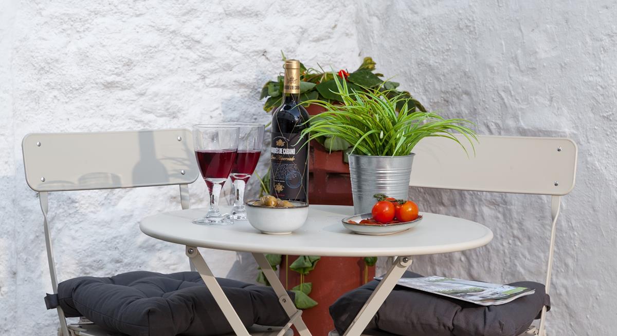 Pour yourself a glass of something chilled and get lost in a good book with nothing on the agenda but relaxation! 