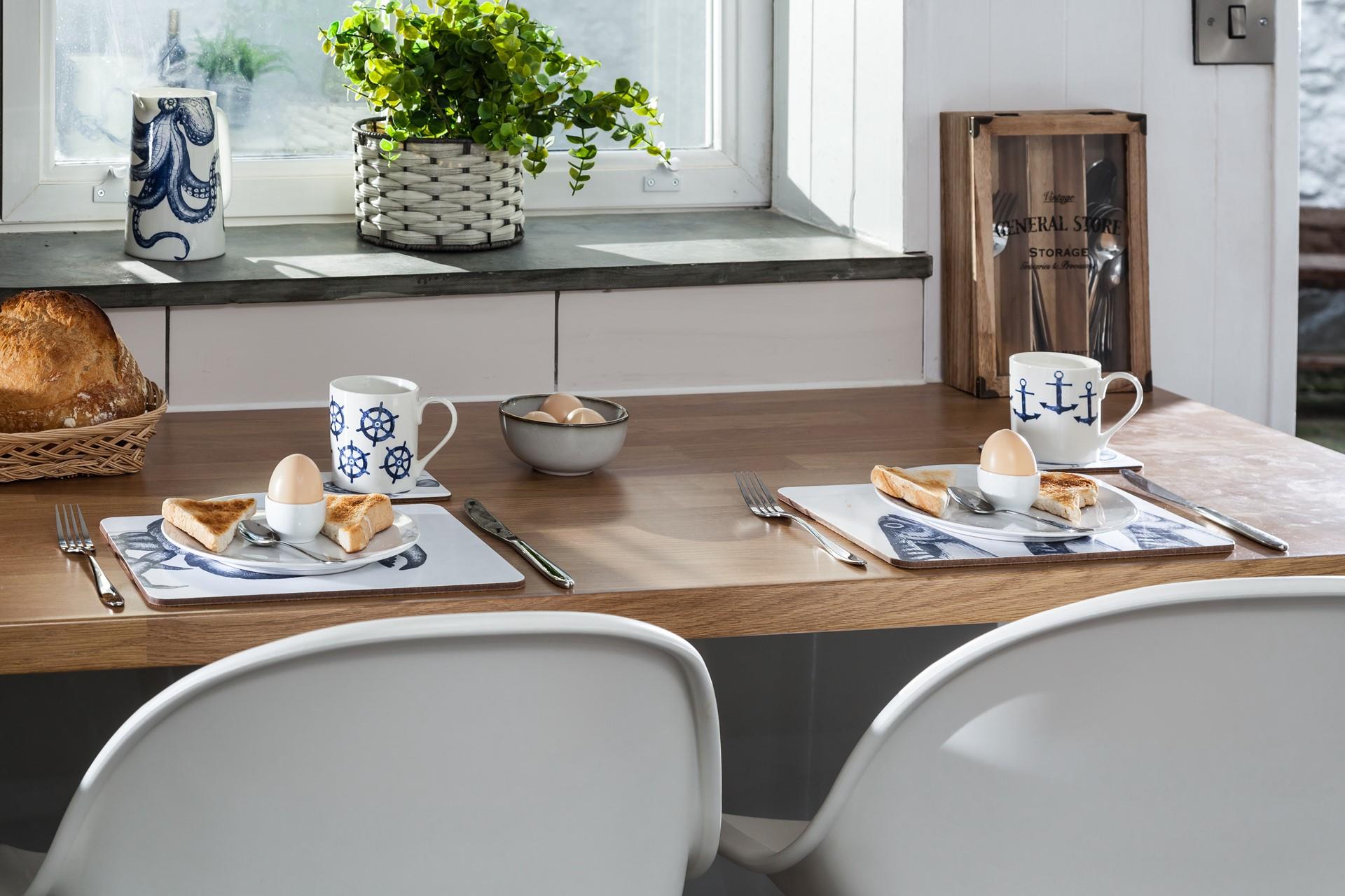 Pop down to a local deli, grab some fresh produce and enjoy breakfast at this delightful little breakfast bar.