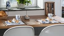 Pop down to a local deli, grab some fresh produce and enjoy breakfast at this delightful little breakfast bar.