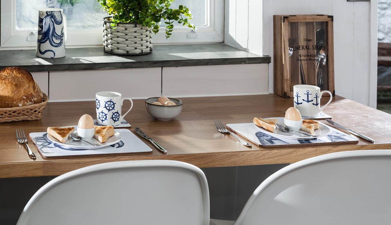 Pop down to a local deli, grab some fresh produce and enjoy breakfast at this delightful little breakfast bar.