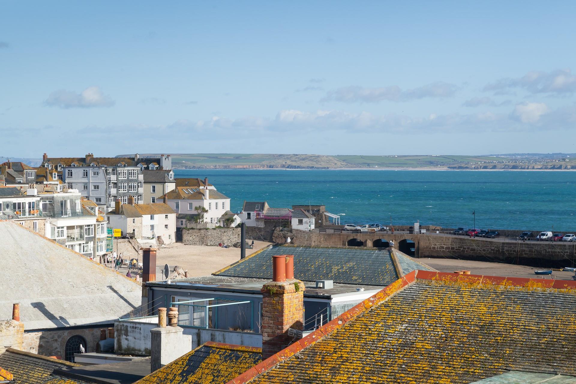 Wander the cobbled streets of St Ives and explore its quaint shops, restaurants and cafes.