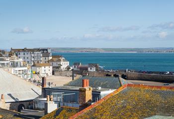 Wander the cobbled streets of St Ives and explore its quaint shops, restaurants and cafes.