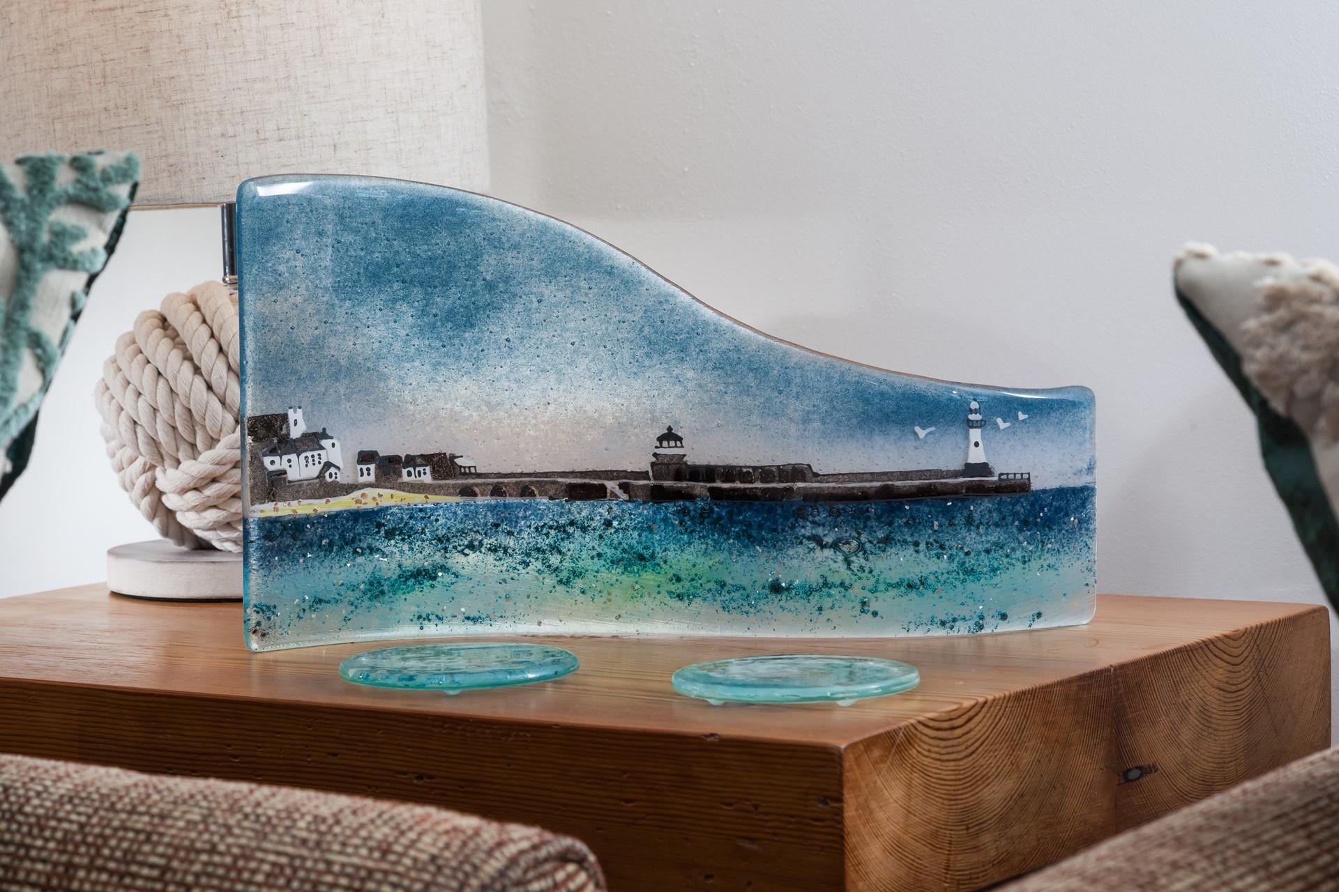 We love the seaside-inspired artwork.