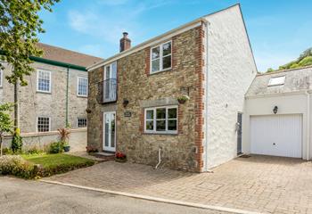 The doors from the living room open out onto the front garden, perfect for letting in that fresh Cornish air. 