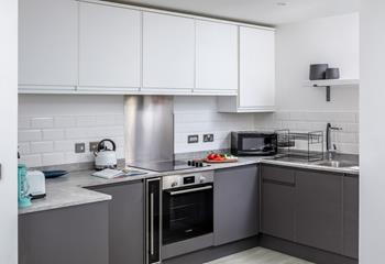 The kitchen has all the mod cons you need for a relaxing break.