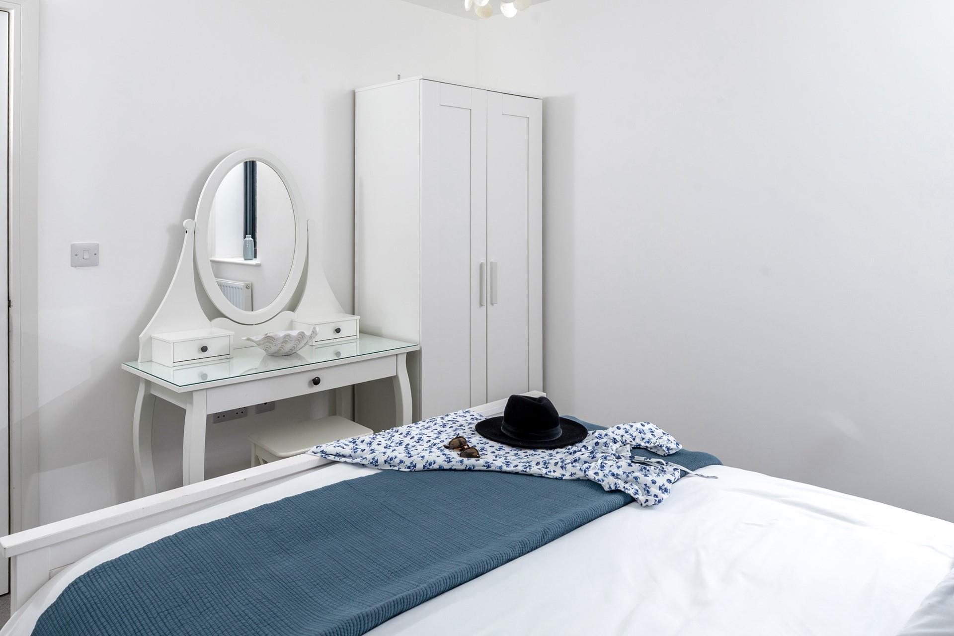 Plus there's a wardrobe so you can unpack with ease.