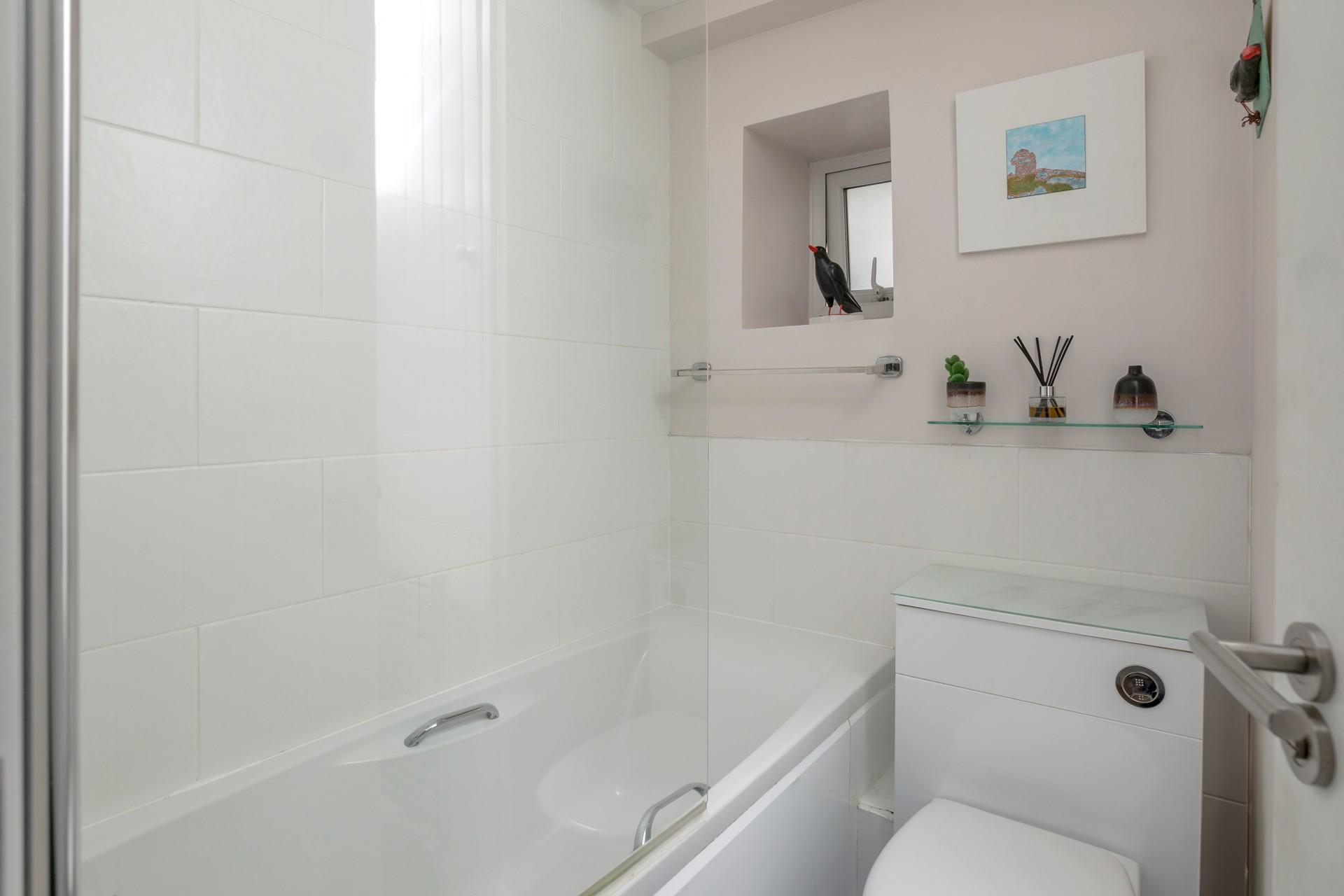 Pure whites create a relaxing space for unwinding in the bath at the end of a busy day. 