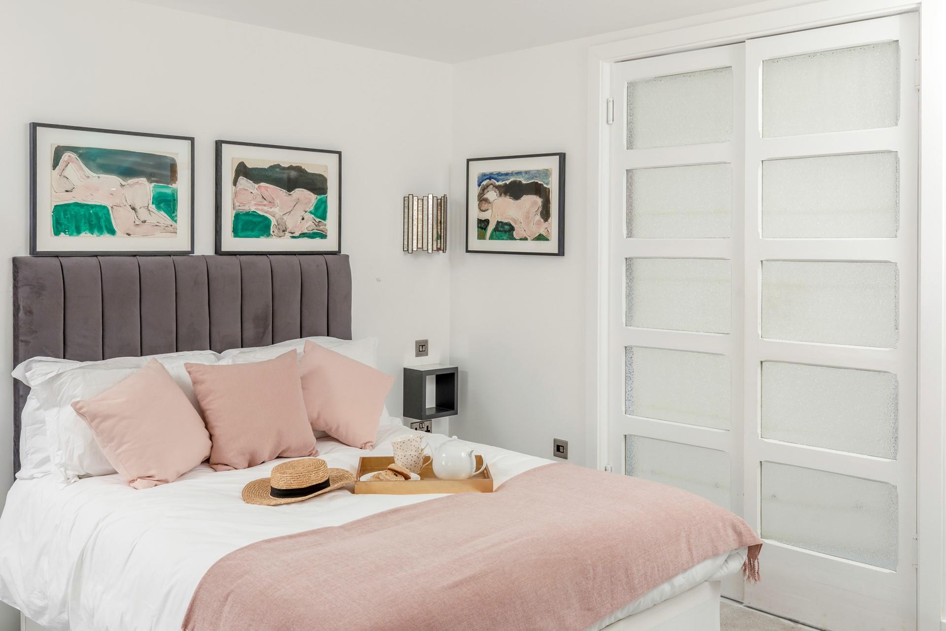 With a bed this comfortable, it is easy to treat yourself to a lazy morning and enjoy breakfast in bed!