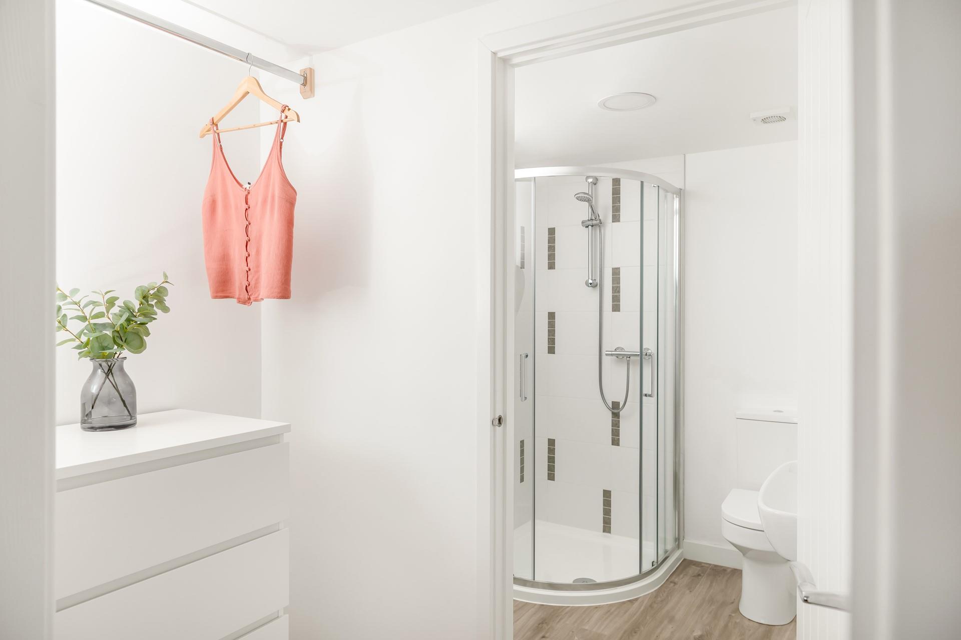 Wash off your sandy toes in the shower and get ready for an evening out.