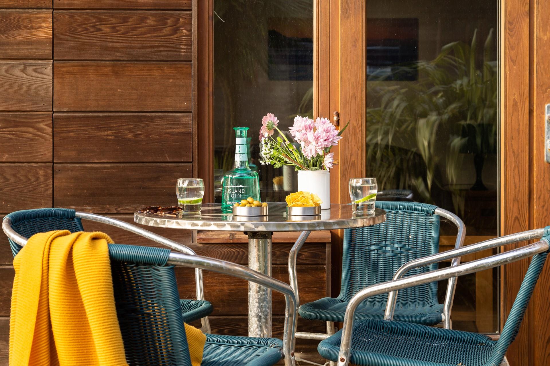 Settle back in the evening sun for a drink on the decking.