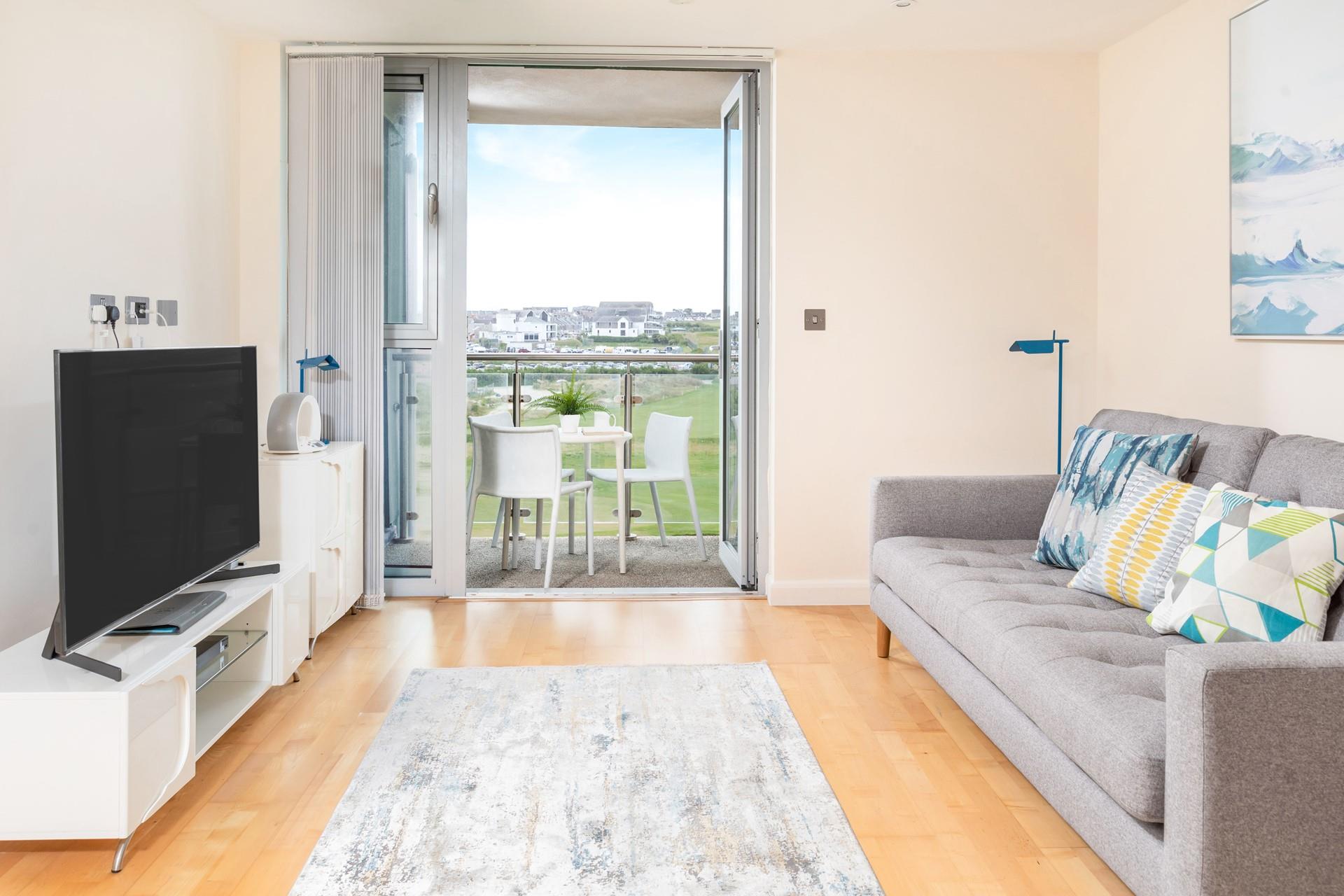 Throw open the patio doors and let the Cornish sea air drift in...