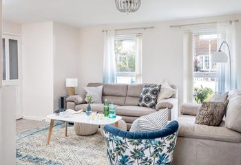 Stylish soft furnishings add a luxurious finish to the sitting room. 