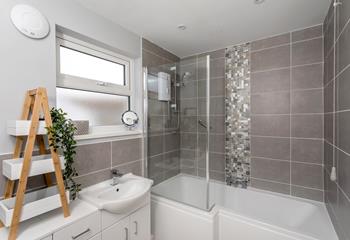 Modern and stylish, the bathroom is the perfect place to unwind after a busy day  exploring the north coast. Run the bath and... relax.