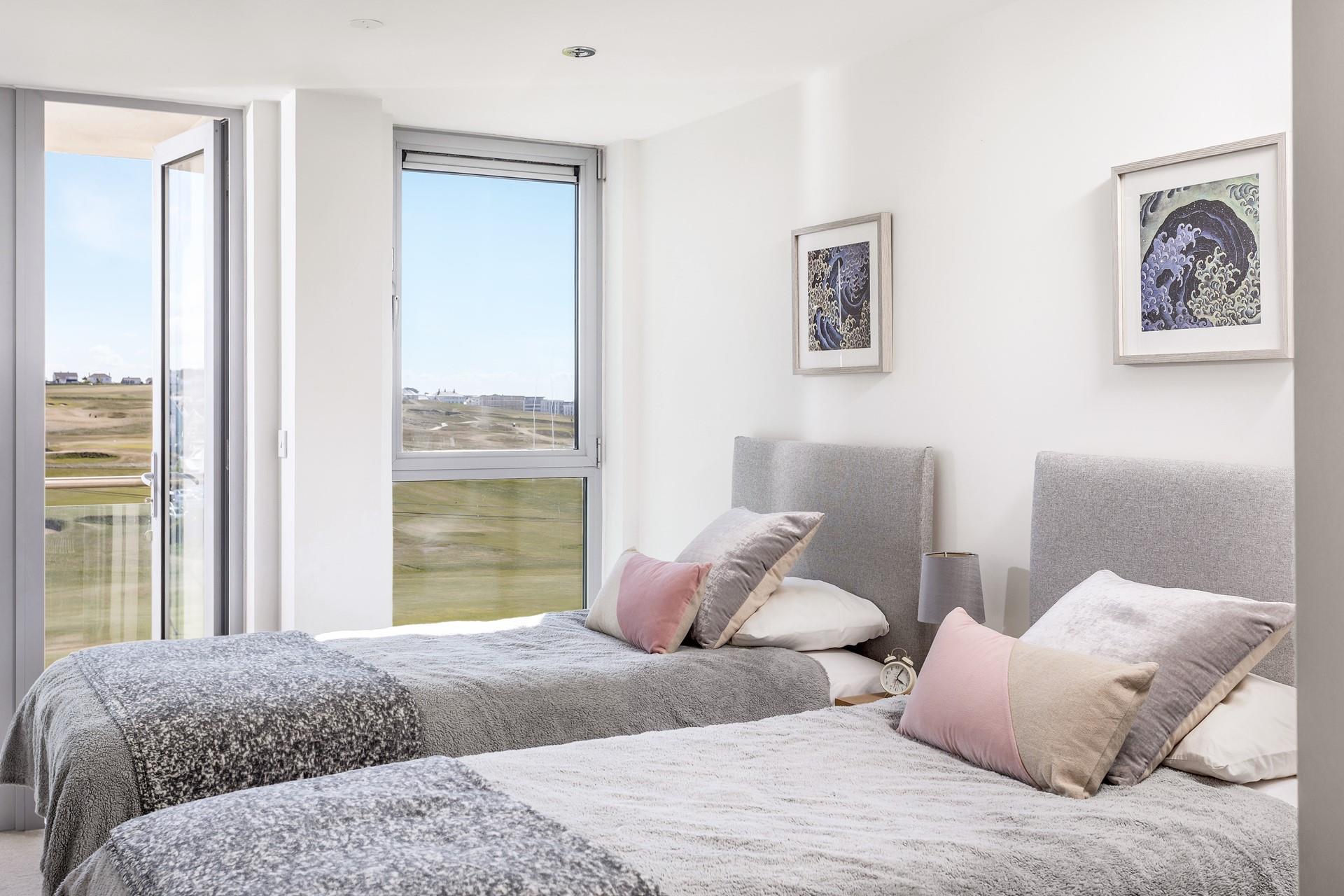 Zip and link bedrooms provide flexible sleeping arrangements suitable for both couples and children. 