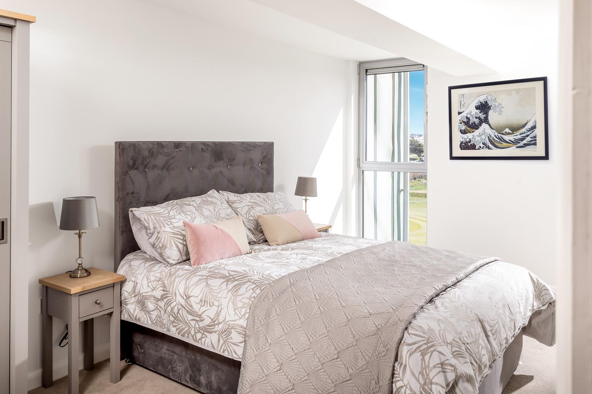 The main bedroom has a superbly comfortable bed, so fall back, relax, and drift into a deep, regenerative sleep. 