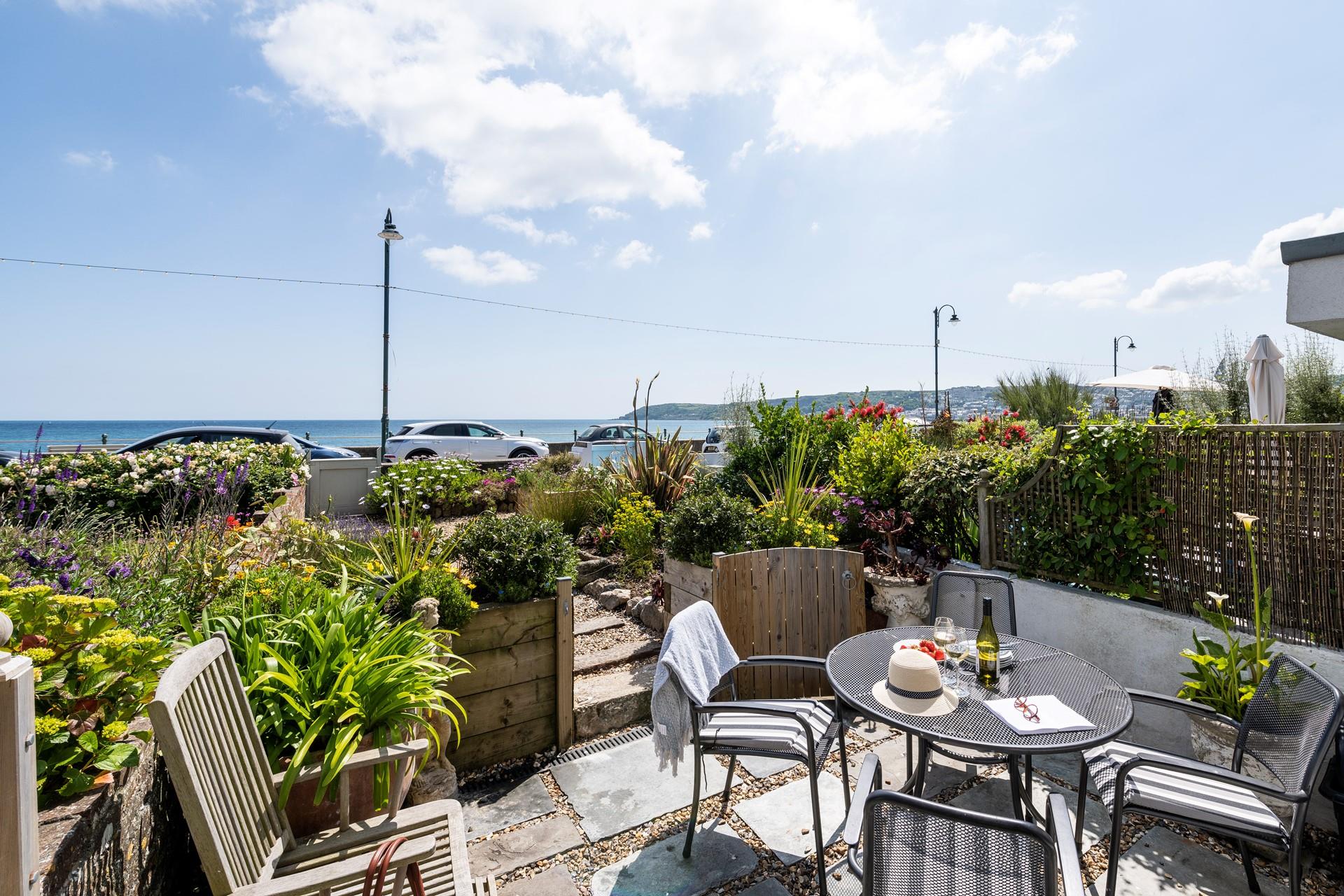 Penzance promenade is opposite Fairings Cottage with the iconic Jubilee Pool only a short stroll away.