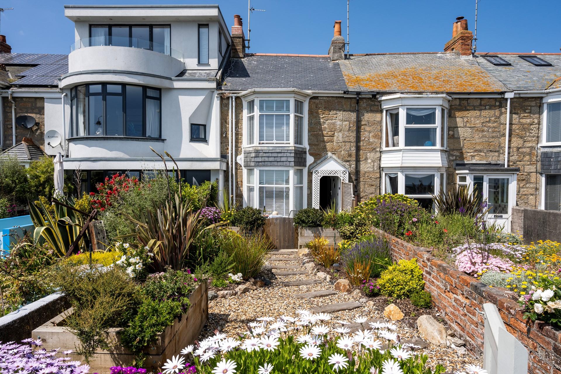 Arrive at Fairings Cottage and leave your troubles at the door.