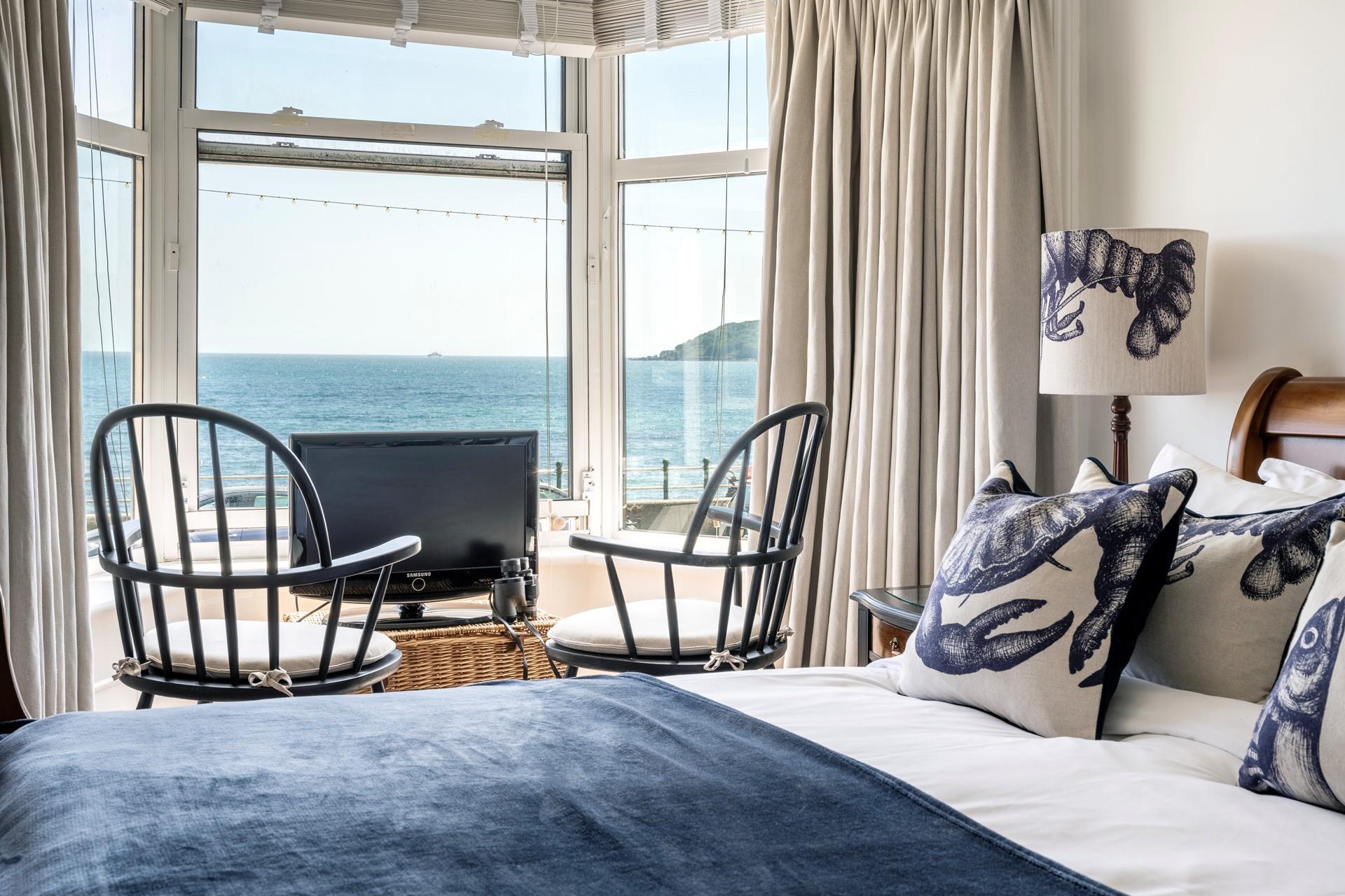 The cottage is located just a short walk away from Jubilee Pool a stunning art deco hydrotherapy swimming pool.