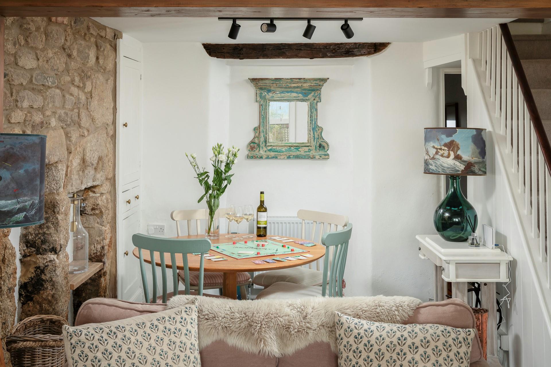 Enjoy an evening of games around the table.