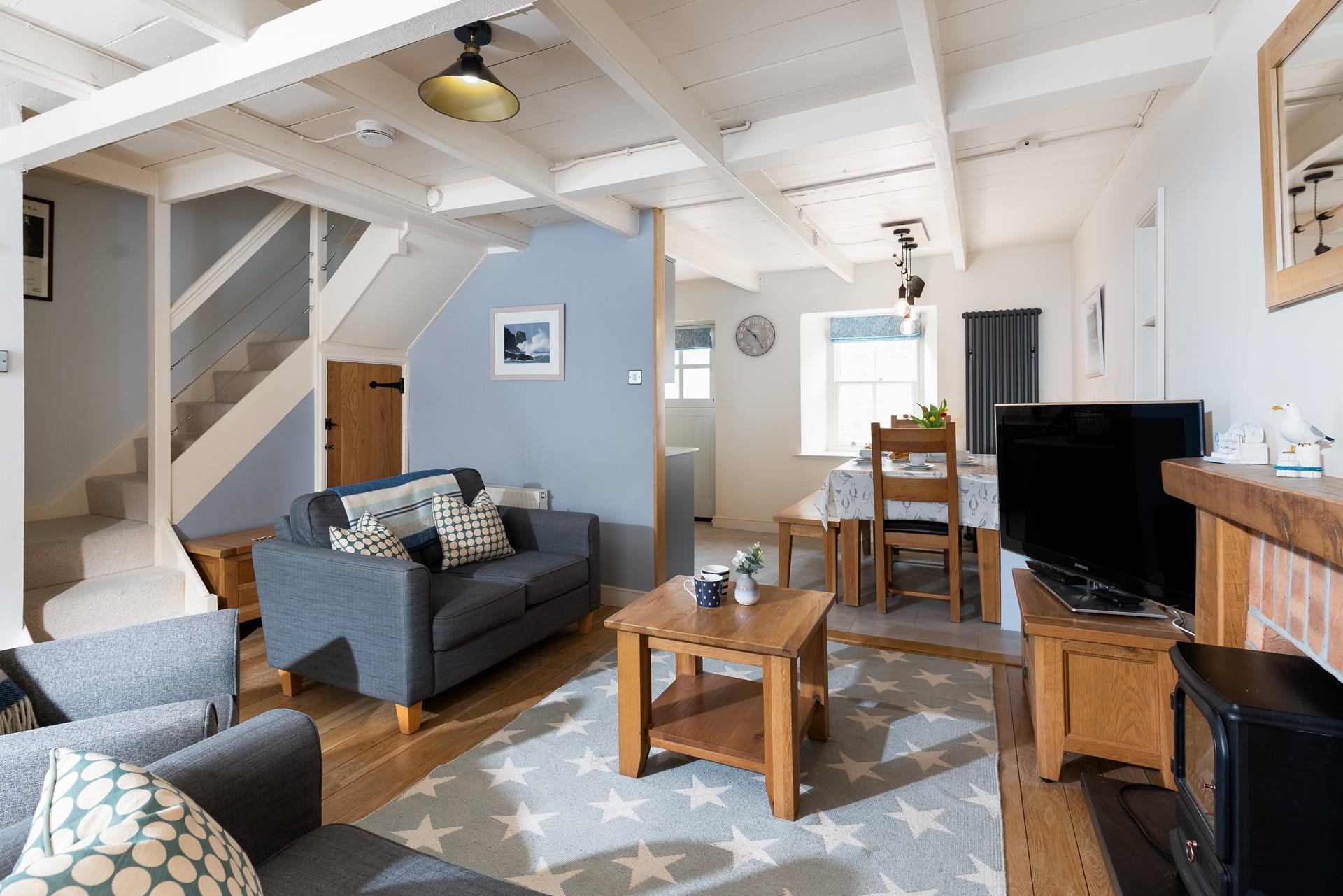 Make yourselves at home in front of the fire in this quaint and cosy cottage. 