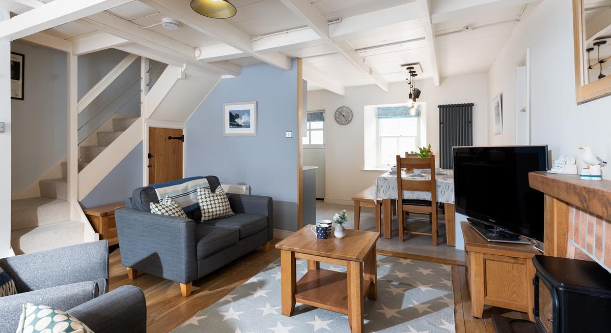 Make yourselves at home in front of the fire in this quaint and cosy cottage. 