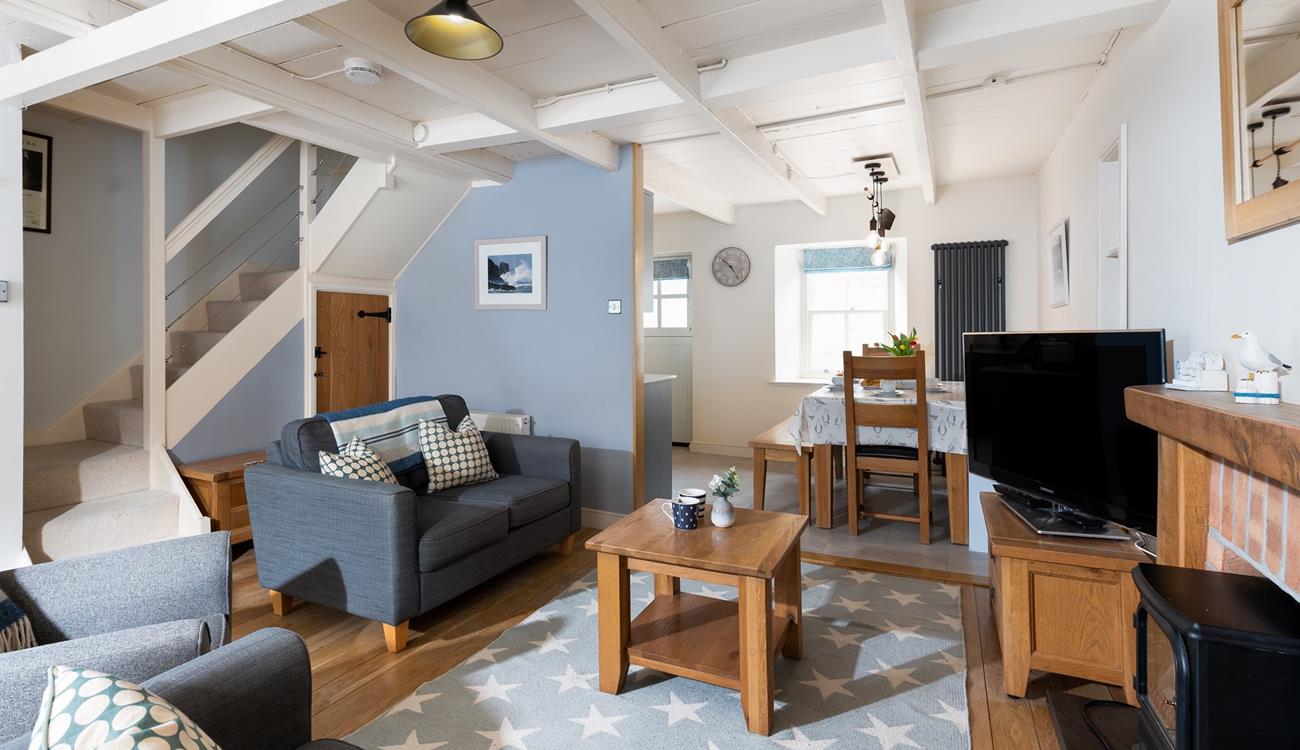 Make yourselves at home in front of the fire in this quaint and cosy cottage. 