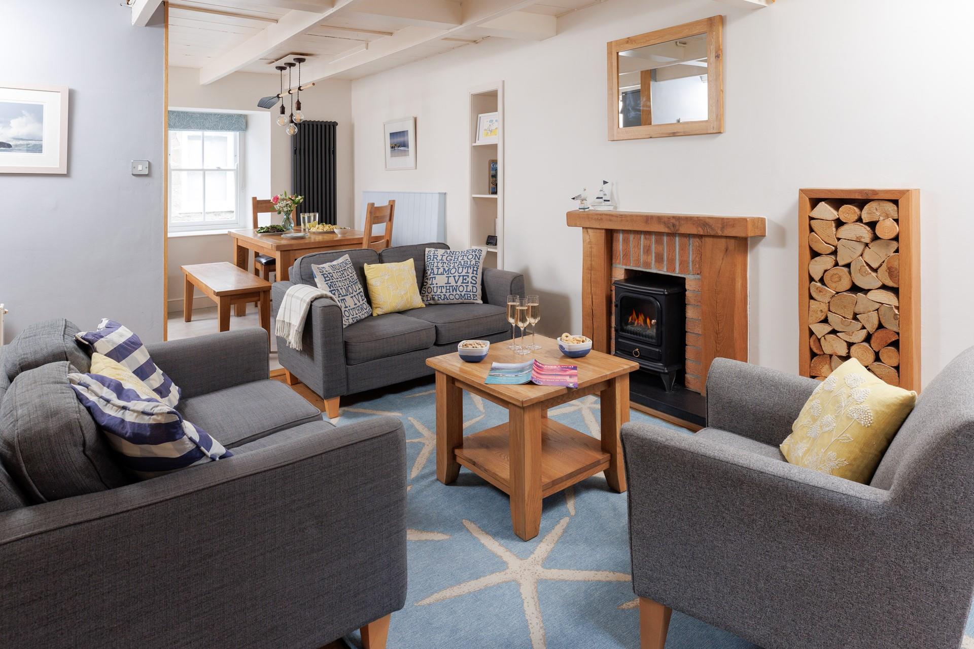 Make yourselves at home in front of the fire in this quaint and cosy cottage. 