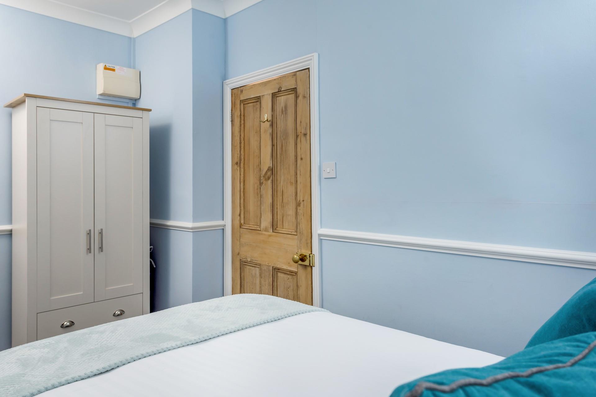 Unpack your belongings and make yourself at home in Lowen. 