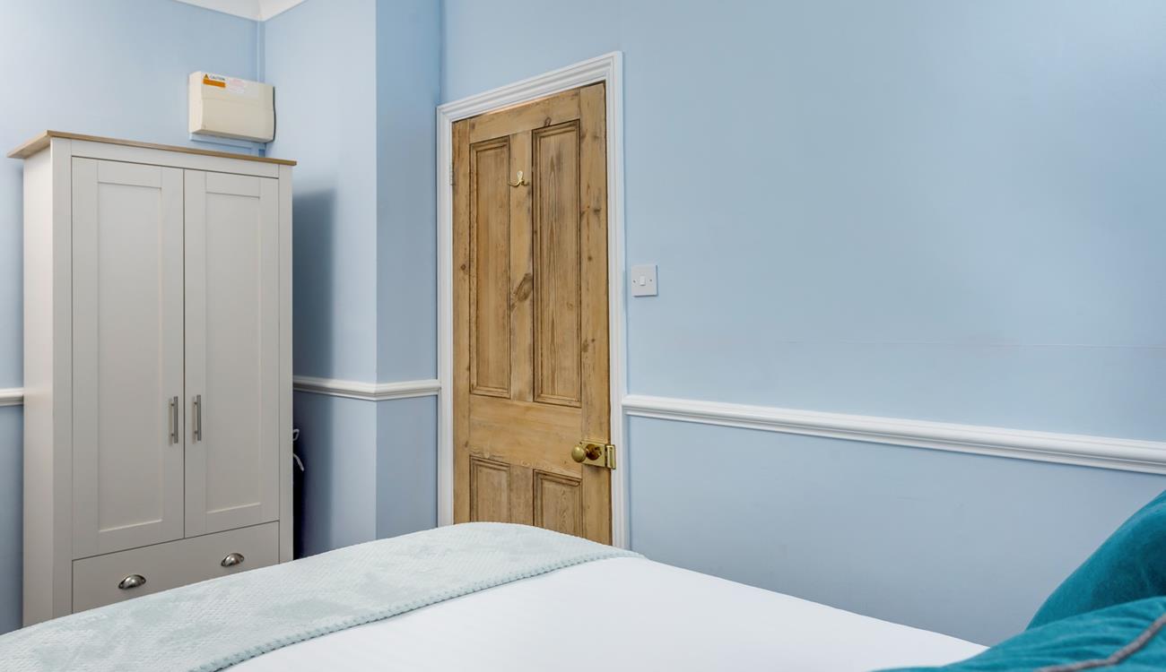 Unpack your belongings and make yourself at home in Lowen. 