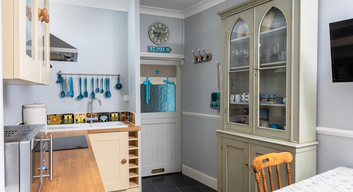 The kitchen is fully-equipped with everything you need to cook up a Cornish feast. 