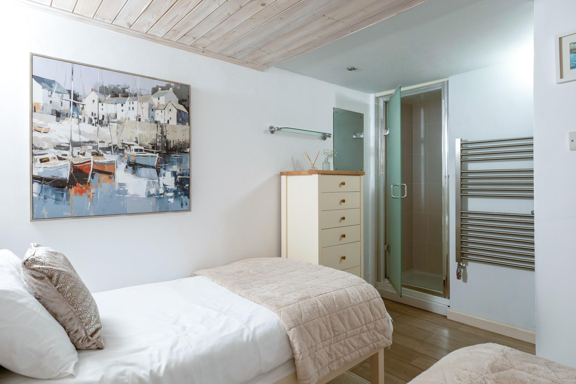 The twin room benefits from a shower cubicle, integrated into the room. 