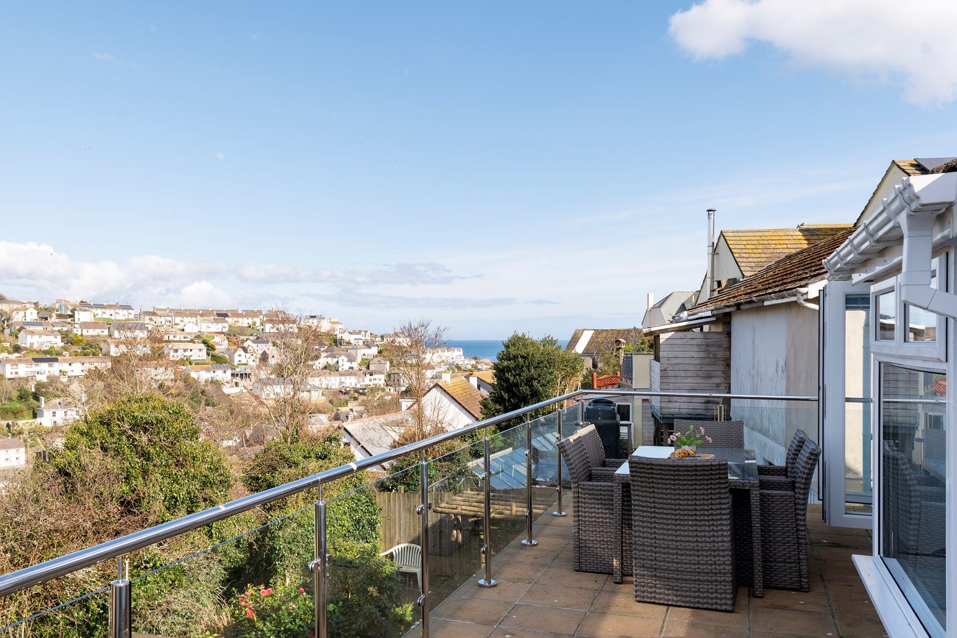 Dine alfresco on those balmy summer evenings. 