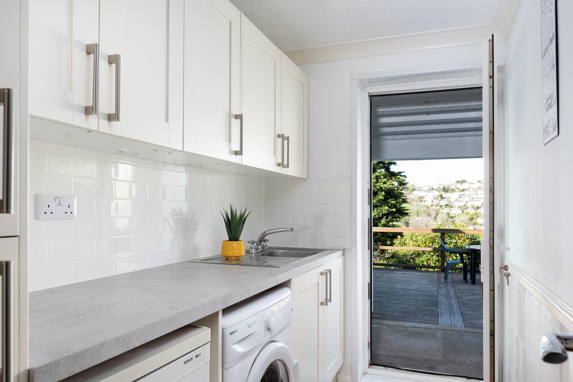 Ko's Cottage benefits from a utility room with washing machine, additional freezer and storage space. 