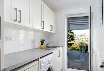 Ko's Cottage benefits from a utility room with washing machine, additional freezer and storage space. 