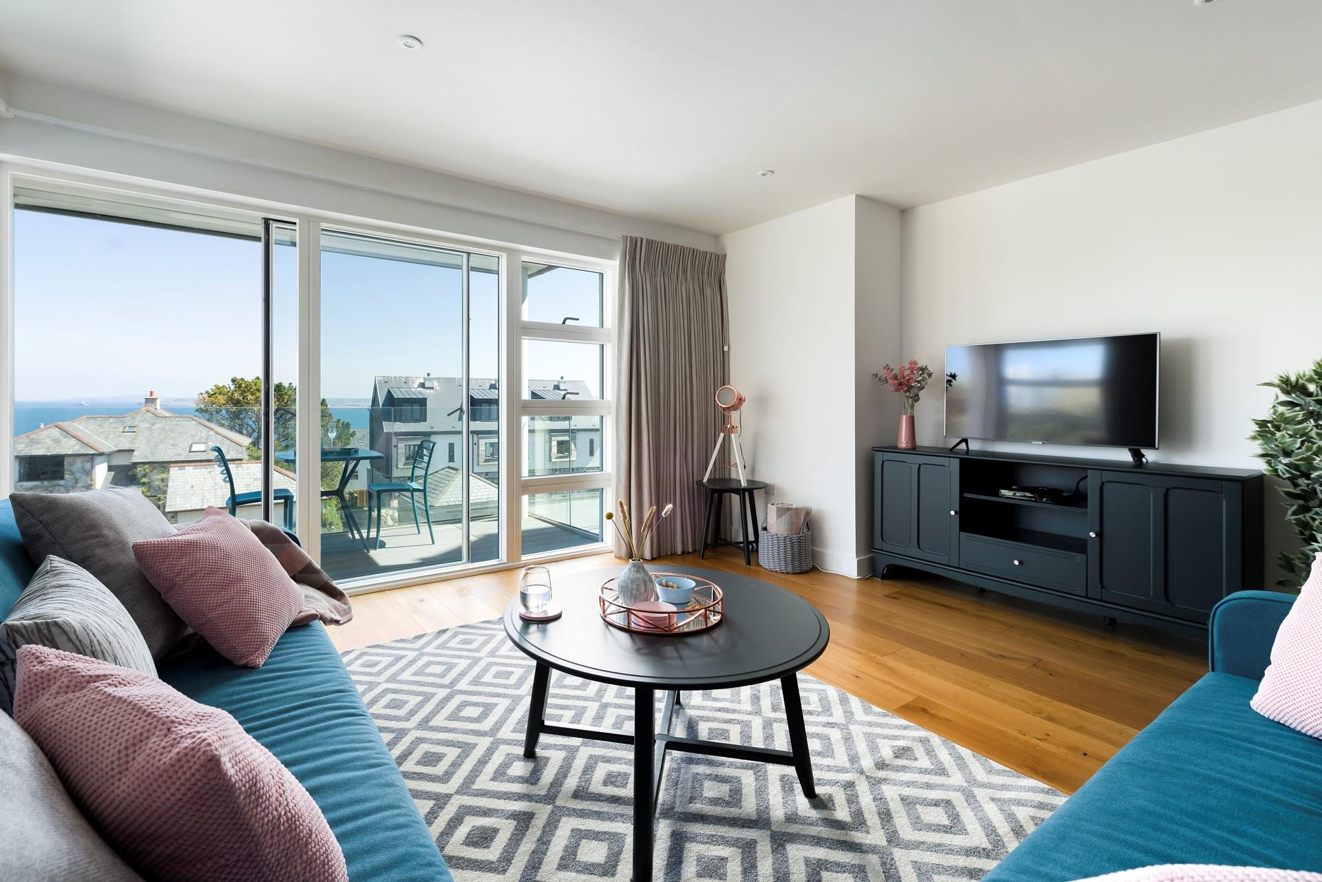 Slide open the balcony doors and let the Cornish air drift in as you unwind in the light and spacious sitting room. 