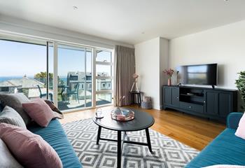 Slide open the balcony doors and let the Cornish air drift in as you unwind in the light and spacious sitting room. 