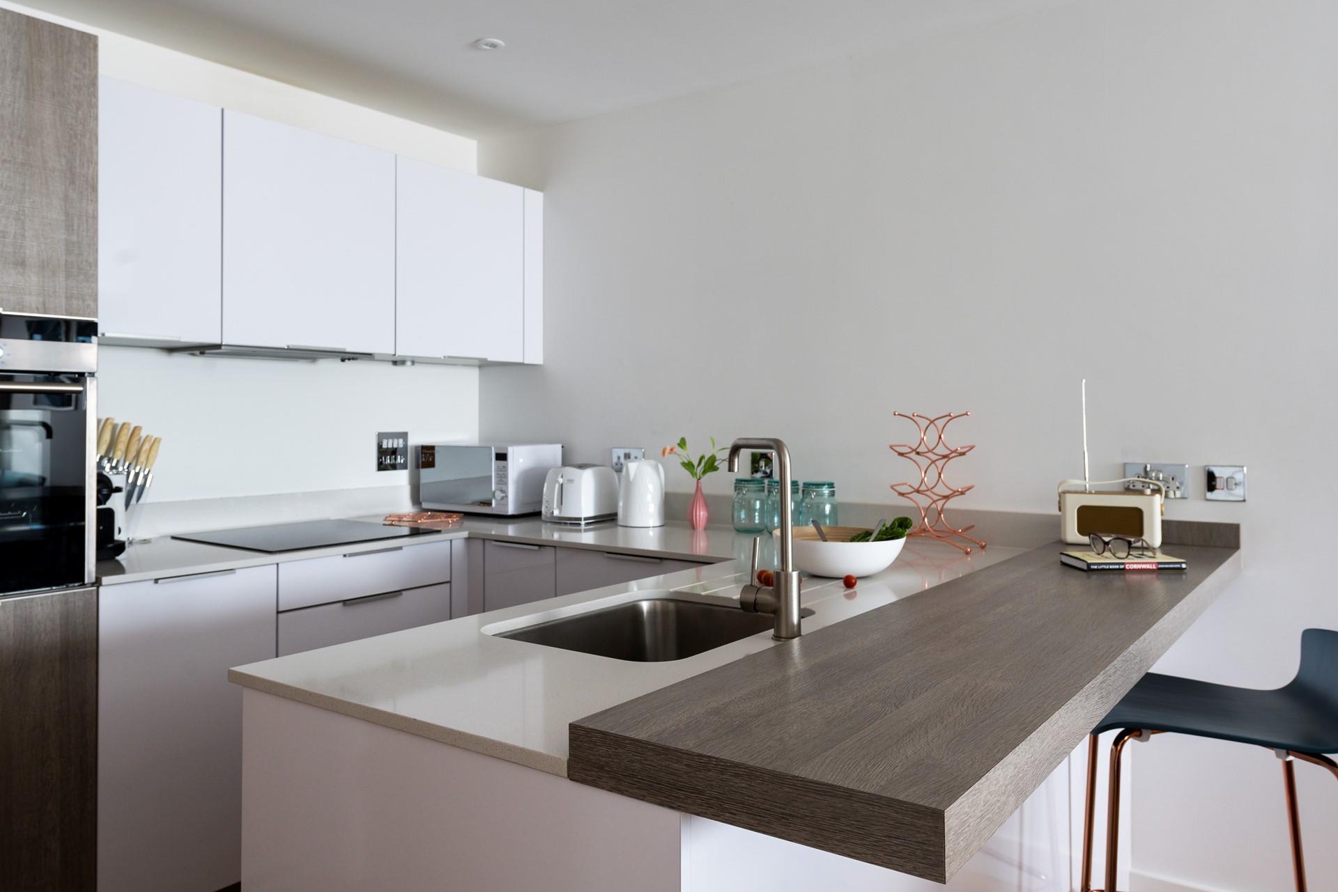 Modern and well-equipped, the kitchen has all you need to prepare some Cornish delights during your stay. 