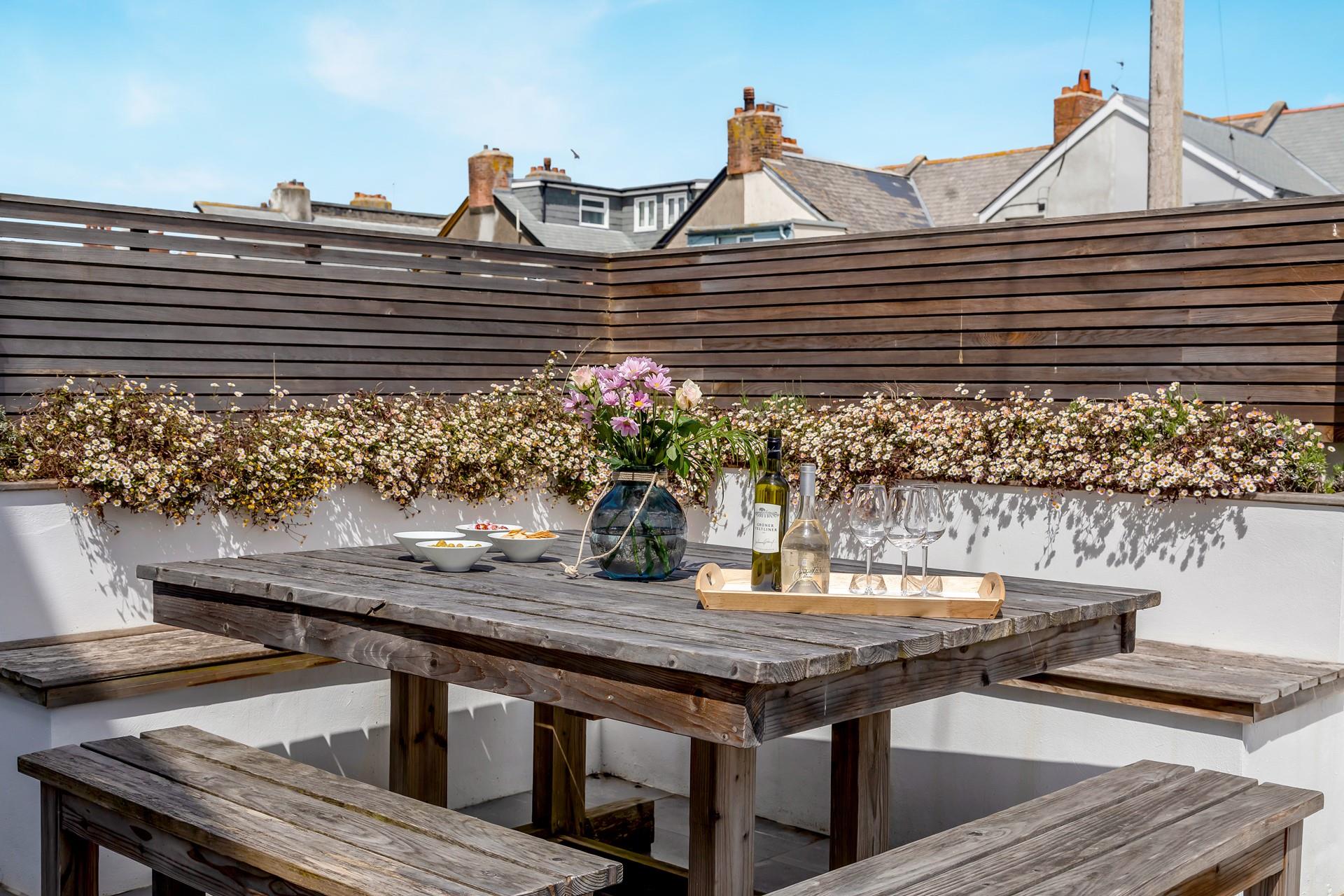 Gather the family around the table, the perfect spot for relaxing as the sun goes down.