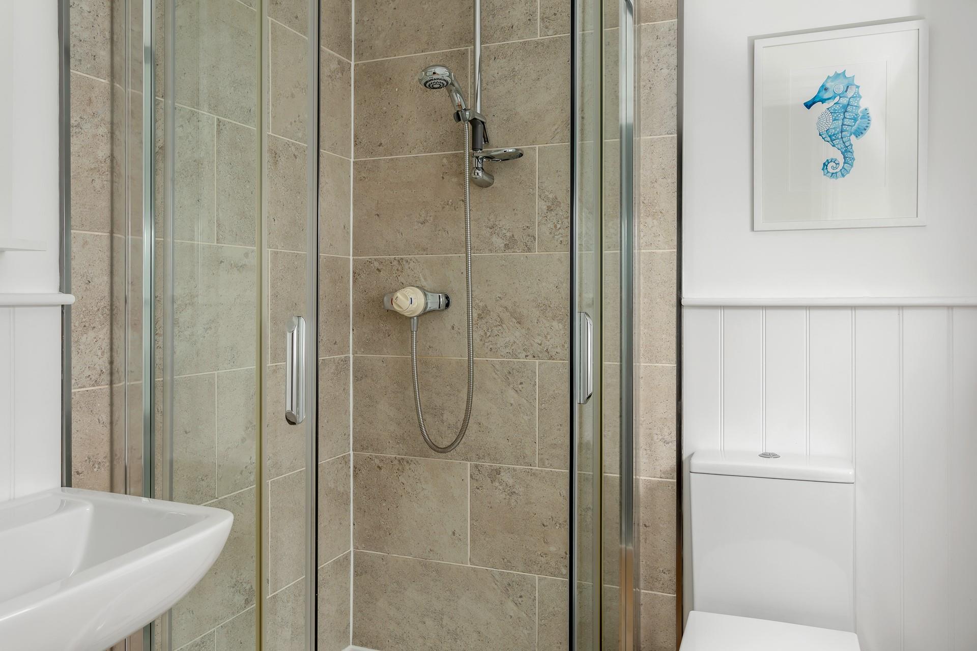 We love the sea horse artwork!