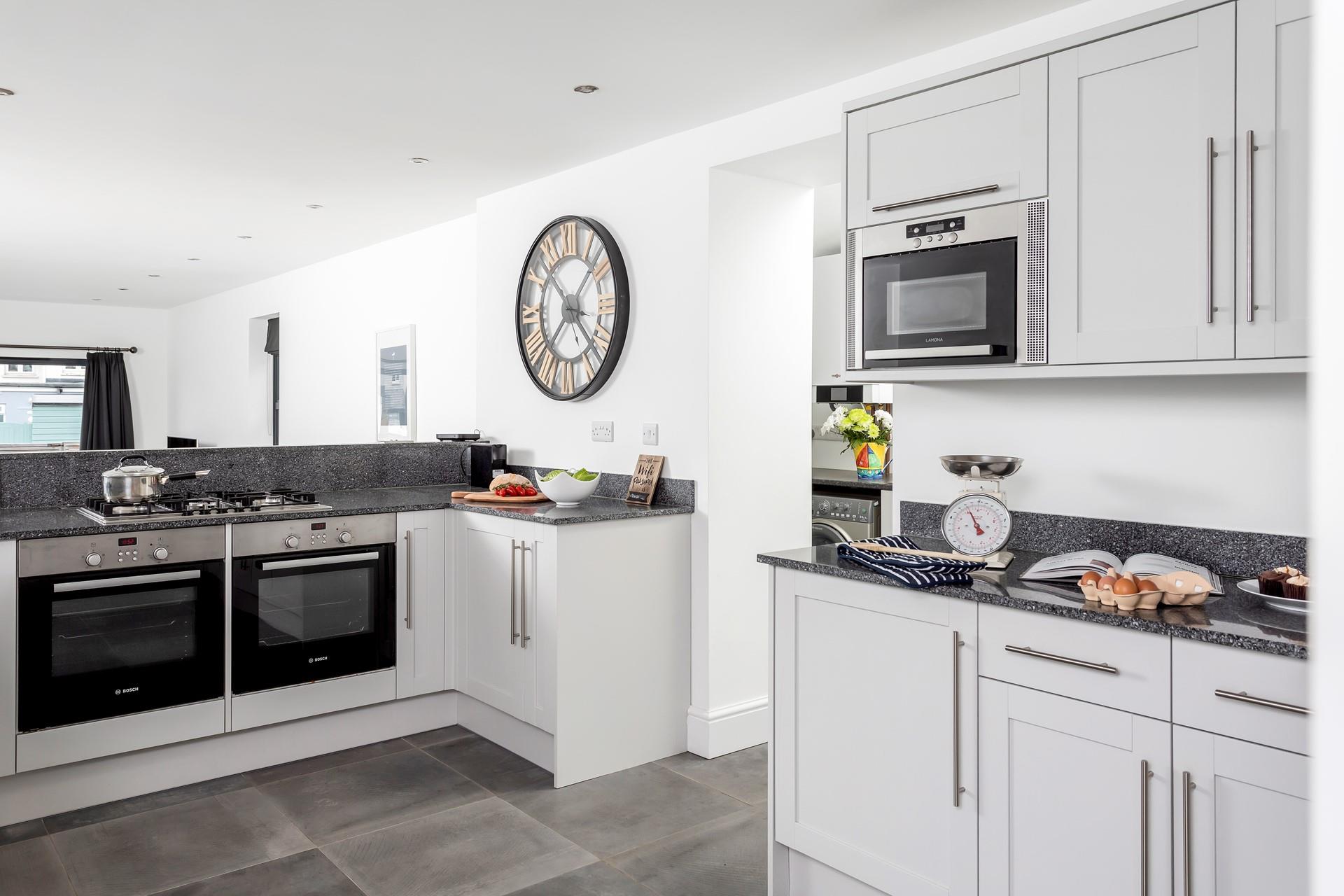 Cook a delicious roast for the whole family, the two ovens will come in handy!