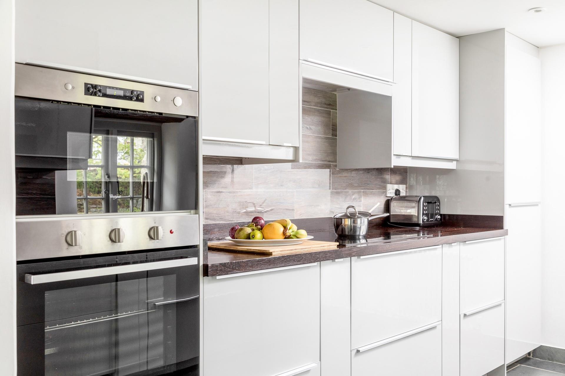 The kitchen area is modern and sleek, perfectly equipped to rustle up delicious meals using Cornish produce.